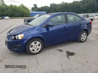 2014 Chevrolet Sonic LS z VIN 1G1JA5SH8E4100387, wystawiony jako Copart lot #65324015 z przebiegiem 145 736 mil mil oraz Szkoda całkowita • Salvage title. Historia ofert i sprzedaży dostępna na DreamBid. Obrazek 1.