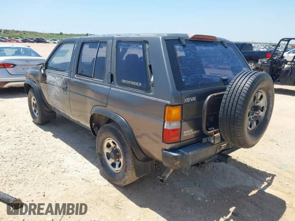 1995 Nissan Pathfinder LE with VIN JN8HD17SXSW032026, listed as a IAAI auction lot 42336333 with 267,008 mi miles and . Bid and sale history available at DreamBid. Image 3.
