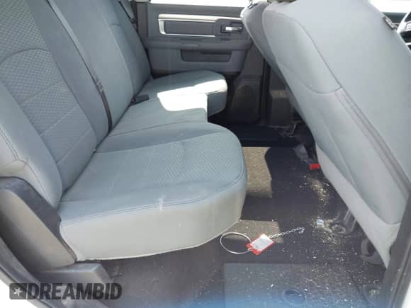 2019 Ram 1500 Big Horn z VIN 1C6RR7TT2KS588347, wystawiony jako IAAI lot #42388505 z przebiegiem 85 260 mil mil oraz . Historia ofert i sprzedaży dostępna na DreamBid. Obrazek 8.