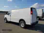 2022 Chevrolet Express Cargo с VIN 1GCWGAF72N1142965, выставлен на аукционе Copart как лот 81623555 с пробегом 49 782 миль миль и Чистый • Clean title. История ставок и продаж доступна на DreamBid. Изображение 2.