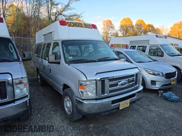 2013 Ford Econoline Cargo Commercial with VIN 1FTNS2EW4DDA83536, listed as a Copart auction lot 90376985 with 177,359 mi miles and Clean title. Bid and sale history available at DreamBid. Image 1.
