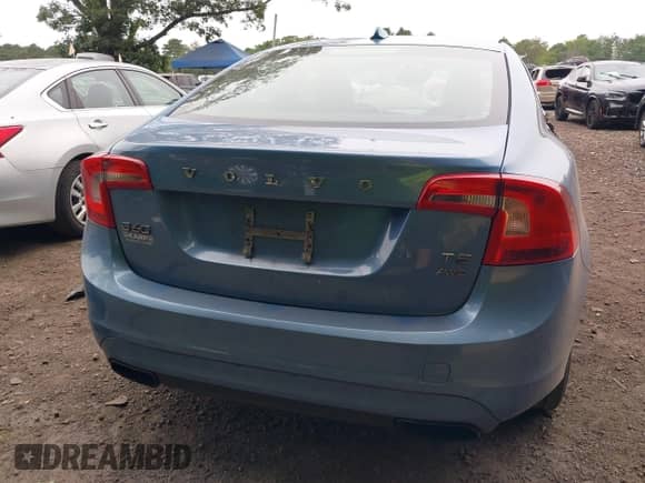 2015 Volvo S60 T5 Premier с VIN YV1612TK8F1334127, выставлен на аукционе IAAI как лот 42887031 с пробегом 101 981 миль миль и . История ставок и продаж доступна на DreamBid. Изображение 16.