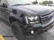 2010 Chevrolet Suburban LT z VIN 1GNUCJE02AR250318, wystawiony jako IAAI lot #43428825 z przebiegiem 187 450 mil mil oraz . Historia ofert i sprzedaży dostępna na DreamBid. Obrazek 17.