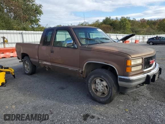 1994 GMC Sierra 1500 with VIN 2GTEK19K1R1548357, listed as a Copart auction lot 82556885 with 157,548 mi miles and Clean title. Bid and sale history available at DreamBid. Image 4.