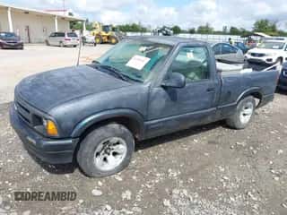 1995 Chevrolet S-10 z VIN 1GCCS1442SK132971, wystawiony jako IAAI lot #43389447 z przebiegiem 267 819 mil mil oraz . Historia ofert i sprzedaży dostępna na DreamBid. Obrazek 2.