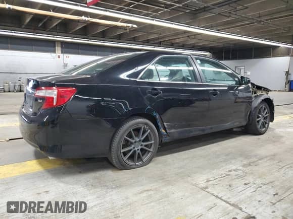 2014 Toyota Camry L z VIN 4T4BF1FK4ER408475, wystawiony jako Copart lot #47053395 z przebiegiem 78 379 mil mil oraz Szkoda całkowita • Salvage title. Historia ofert i sprzedaży dostępna na DreamBid. Obrazek 3.