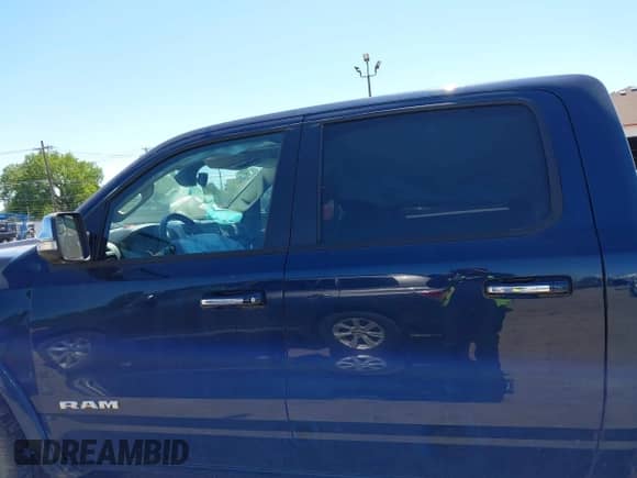 2020 Ram 1500 Laramie z VIN 1C6SRFJT9LN414676, wystawiony jako IAAI lot #42762300 z przebiegiem 116 711 mil mil oraz . Historia ofert i sprzedaży dostępna na DreamBid. Obrazek 14.