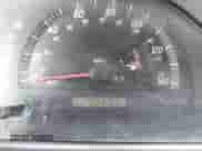 2003 Toyota Camry LE z VIN 4T1BE32K03U720501, wystawiony jako IAAI lot #43427722 z przebiegiem 286 385 mil mil oraz . Historia ofert i sprzedaży dostępna na DreamBid. Obrazek 7.