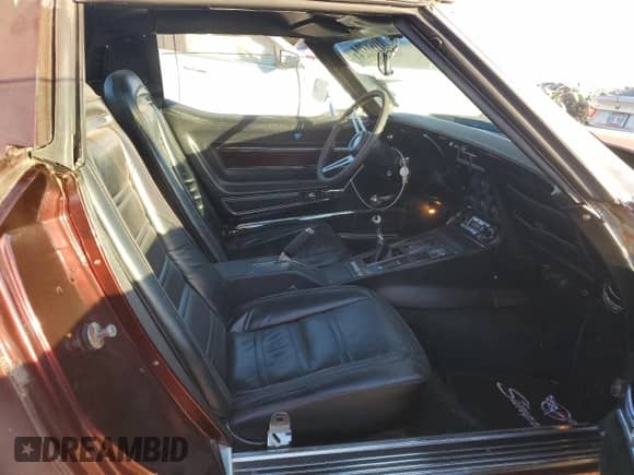 1975 Chevrolet Corvette с VIN 1Z37J5S420913, выставлен на аукционе Copart как лот 84151324 с пробегом 14 446 миль миль и Списание • Salvage title. История ставок и продаж доступна на DreamBid. Изображение 10.