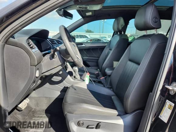 2022 Volkswagen Tiguan SE R-Line Black z VIN 3VVCB7AX9NM086989, wystawiony jako Copart lot #86275675 z przebiegiem 76 392 mil mil oraz Nie do naprawy • Non repairable. Historia ofert i sprzedaży dostępna na DreamBid. Obrazek 7.