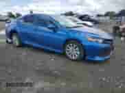2020 Toyota Camry LE z VIN 4T1C11AK2LU306688, wystawiony jako Copart lot #82510505 z przebiegiem 104 108 mil mil oraz Szkoda całkowita • Salvage title. Historia ofert i sprzedaży dostępna na DreamBid. Obrazek 4.