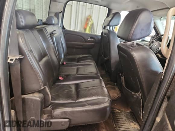 2008 Chevrolet Silverado 2500HD Work Truck с VIN 1GCHK23618F183569, выставлен на аукционе Copart как лот 81127415 с пробегом 426 528 миль миль и На запчасти • Non repairable. История ставок и продаж доступна на DreamBid. Изображение 10.