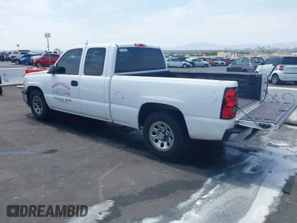 2005 Chevrolet Silverado 1500 LS with VIN 2GCEC19V251356446, listed as a IAAI auction lot 42777303 with 234,958 mi miles and . Bid and sale history available at DreamBid. Image 3.