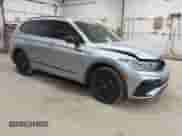 2022 Volkswagen Tiguan SE R-Line Black с VIN 3VV8B7AX8NM044884, выставлен на аукционе IAAI как лот 42331323 с пробегом 45 945 миль миль и . История ставок и продаж доступна на DreamBid. Изображение 1.