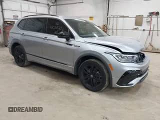 2022 Volkswagen Tiguan SE R-Line Black z VIN 3VV8B7AX8NM044884, wystawiony jako IAAI lot #42331323 z przebiegiem 45 945 mil mil oraz . Historia ofert i sprzedaży dostępna na DreamBid. Obrazek 1.