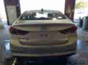 2017 Hyundai Elantra SE z VIN 5NPD74LF8HH067318, wystawiony jako Copart lot #85919135 z przebiegiem 76 682 mil mil oraz Szkoda całkowita • Salvage title. Historia ofert i sprzedaży dostępna na DreamBid. Obrazek 6.