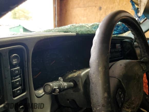 2003 Chevrolet Avalanche z VIN 3GNEK13T83G134354, wystawiony jako Copart lot #86219725 z przebiegiem Nie podano mil oraz Szkoda całkowita • Salvage title. Historia ofert i sprzedaży dostępna na DreamBid. Obrazek 9.