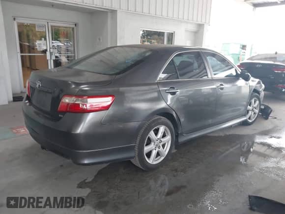 2008 Toyota Camry LE z VIN 4T1BE46K88U219881, wystawiony jako IAAI lot #43154636 z przebiegiem 203 834 mil mil oraz . Historia ofert i sprzedaży dostępna na DreamBid. Obrazek 4.