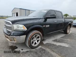 2015 Ram 1500 Laramie z VIN 1C6RR7VT4FS636448, wystawiony jako Copart lot #86484925 z przebiegiem 181 998 mil mil oraz Czysty tytuł • Clean title. Historia ofert i sprzedaży dostępna na DreamBid. Obrazek 1.
