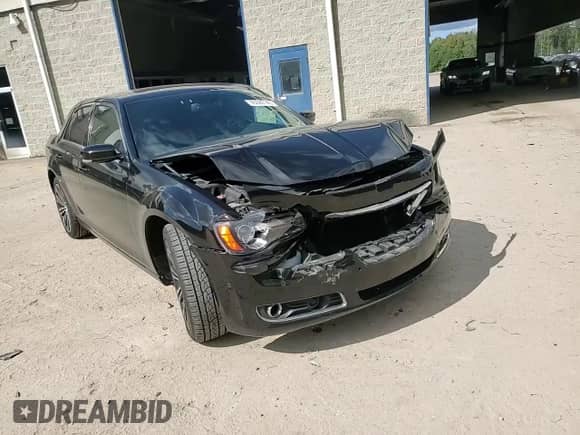 2012 Chrysler 300 S z VIN 2C3CCABG3CH257016, wystawiony jako Copart lot #85086145 z przebiegiem 143 003 mil mil oraz Szkoda całkowita • Salvage title. Historia ofert i sprzedaży dostępna na DreamBid. Obrazek 13.