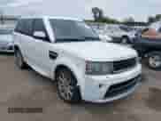 2013 Land Rover Range Rover Sport HSE z VIN SALSF2D42DA767261, wystawiony jako IAAI lot #43098509 z przebiegiem 118 739 mil mil oraz . Historia ofert i sprzedaży dostępna na DreamBid. Obrazek 1.