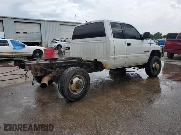 2000 Dodge 2500 with VIN 3B7KF2363YG114309, listed as a Copart auction lot 60270975 with 214,660 mi miles and Salvage title. Bid and sale history available at DreamBid. Image 3.