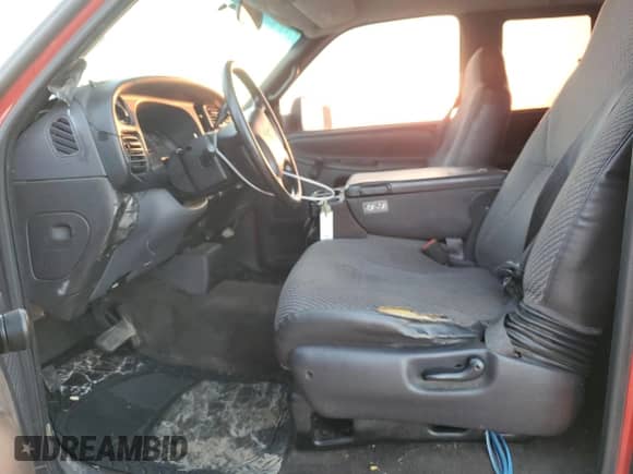 2000 Dodge 1500 z VIN 3B7HC12Y8YG120199, wystawiony jako Copart lot #74834464 z przebiegiem 218 439 mil mil oraz Szkoda całkowita • Salvage title. Historia ofert i sprzedaży dostępna na DreamBid. Obrazek 7.