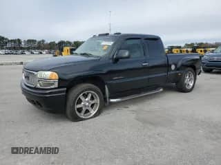 2002 GMC Sierra 1500 Denali z VIN 2GTFK69U221383430, wystawiony jako Copart lot #47127615 z przebiegiem 256 422 mil mil oraz Szkoda całkowita • Salvage title. Historia ofert i sprzedaży dostępna na DreamBid. Obrazek 1.
