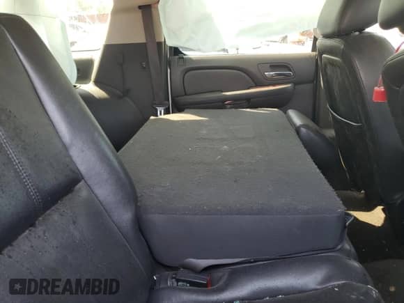 2012 Chevrolet Suburban LT с VIN 1GNSCJE0XCR265806, выставлен на аукционе Copart как лот 61423015 с пробегом Не указан миль и На запчасти • Non repairable. История ставок и продаж доступна на DreamBid. Изображение 11.