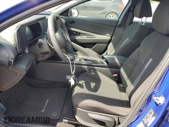 2025 Hyundai Elantra SEL Sport с VIN KMHLM4DG5SU991865, выставлен на аукционе Copart как лот 56577565 с пробегом 1 959 миль миль и На запчасти • Non repairable. История ставок и продаж доступна на DreamBid. Изображение 7.