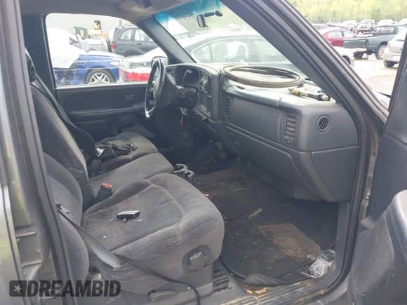 2002 Chevrolet Silverado 1500HD LT z VIN 1GCGK13U22F125563, wystawiony jako IAAI lot #42172310 z przebiegiem 155 416 mil mil oraz . Historia ofert i sprzedaży dostępna na DreamBid. Obrazek 5.