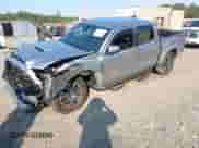 2023 Toyota Tacoma SR z VIN 3TMCZ5AN1PM619840, wystawiony jako IAAI lot #43224940 z przebiegiem 26 442 mil mil oraz . Historia ofert i sprzedaży dostępna na DreamBid. Obrazek 18.