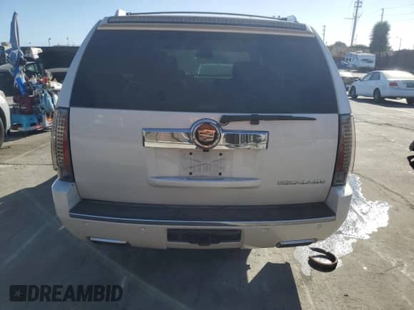 2014 Cadillac Escalade Premium с VIN 1GYS3CEF6ER187689, выставлен на аукционе Copart как лот 80765134 с пробегом 114 012 миль миль и Списание • Salvage title. История ставок и продаж доступна на DreamBid. Изображение 6.