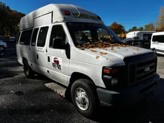 2014 Ford Econoline Cargo Commercial with VIN 1FTNS2EWXEDA21933, listed as a Copart auction lot 89734695 with 179,130 mi miles and Clean title. Bid and sale history available at DreamBid. Image 1.