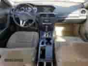 2012 Mercedes-Benz C 250 Sport с VIN WDDGF4HBXCR233965, выставлен на аукционе Copart как лот 82598215 с пробегом 156 674 миль миль и Чистый • Clean title. История ставок и продаж доступна на DreamBid. Изображение 8.