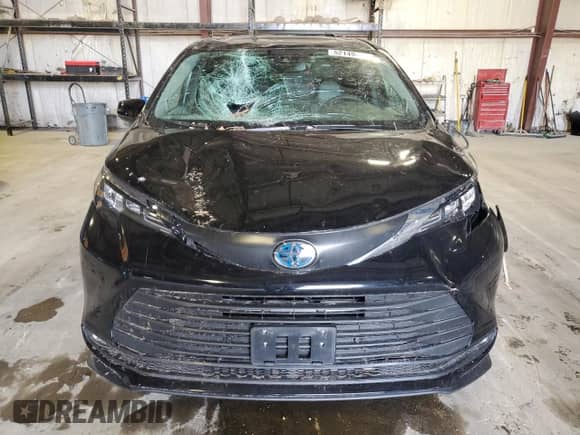 2025 Toyota Sienna XLE z VIN 5TDJSKFC9SS161099, wystawiony jako Copart lot #52149405 z przebiegiem 5 125 mil mil oraz Szkoda całkowita • Salvage title. Historia ofert i sprzedaży dostępna na DreamBid. Obrazek 5.