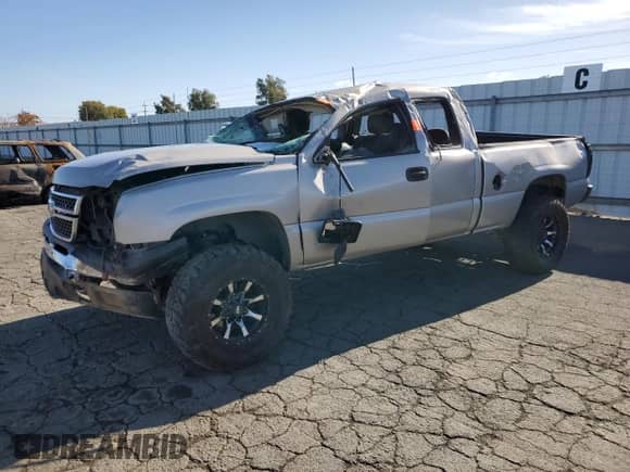 2006 Chevrolet Silverado 1500 LS z VIN 1GCEC19V66Z114770, wystawiony jako Copart lot #81286774 z przebiegiem 164 725 mil mil oraz Szkoda całkowita • Salvage title. Historia ofert i sprzedaży dostępna na DreamBid. Obrazek 1.