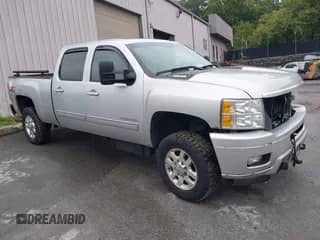2013 Chevrolet Silverado 2500HD LTZ z VIN 1GC1KYE81DF183939, wystawiony jako IAAI lot #37414786 z przebiegiem 217 968 mil mil oraz . Historia ofert i sprzedaży dostępna na DreamBid. Obrazek 1.