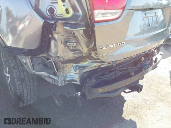 2017 Kia Sorento EX с VIN 5XYPH4A14HG276323, выставлен на аукционе IAAI как лот 42509763 с пробегом 102 510 миль миль и . История ставок и продаж доступна на DreamBid. Изображение 6.