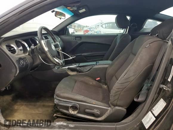 2014 Ford Mustang V6 with VIN 1ZVBP8AMXE5229264, listed as a Copart auction lot 81323895 with 147,445 mi miles and Clean title. Bid and sale history available at DreamBid. Image 7.