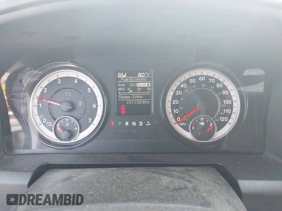 2020 Ram 1500 SLT z VIN 1C6RR6TT9LS111068, wystawiony jako IAAI lot #42132794 z przebiegiem 131 133 mil mil oraz . Historia ofert i sprzedaży dostępna na DreamBid. Obrazek 7.