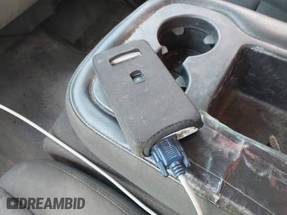 2013 Chevrolet Silverado 1500 Work Truck z VIN 1GCNCPEX5DZ223714, wystawiony jako IAAI lot #41871823 z przebiegiem 153 595 mil mil oraz . Historia ofert i sprzedaży dostępna na DreamBid. Obrazek 17.