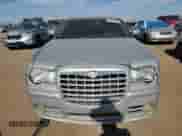 2006 Chrysler 300 C SRT-8 z VIN 2C3LA73W76H536066, wystawiony jako Copart lot #64013005 z przebiegiem 137 115 mil mil oraz Szkoda całkowita • Salvage title. Historia ofert i sprzedaży dostępna na DreamBid. Obrazek 5.