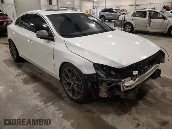 2015 Volvo S60 T6 R-Design Platinum с VIN YV1902TS3F1335329, выставлен на аукционе Copart как лот 81512184 с пробегом 103 129 миль миль и Списание • Salvage title. История ставок и продаж доступна на DreamBid. Изображение 4.