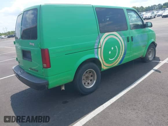 2002 Chevrolet Astro Cargo z VIN 1GCDM19X12B139542, wystawiony jako IAAI lot #43142447 z przebiegiem 96 451 mil mil oraz . Historia ofert i sprzedaży dostępna na DreamBid. Obrazek 4.