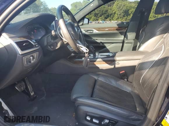 2020 BMW 7 Series 750i xDrive z VIN WBA7U2C09LBM61908, wystawiony jako Copart lot #61581595 z przebiegiem 76 556 mil mil oraz Szkoda całkowita • Salvage title. Historia ofert i sprzedaży dostępna na DreamBid. Obrazek 7.