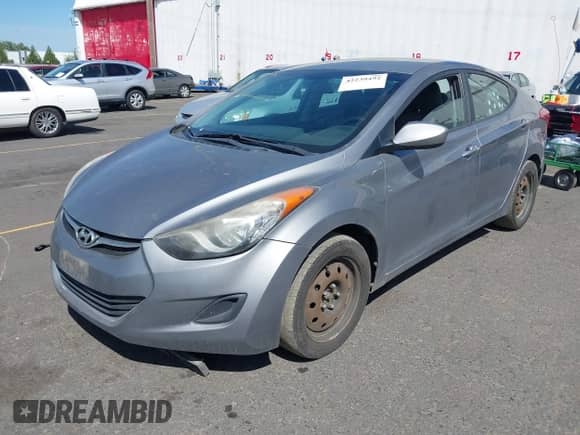 2013 Hyundai Elantra GLS z VIN KMHDH4AEXDU551896, wystawiony jako IAAI lot #42239492 z przebiegiem 261 014 mil mil oraz . Historia ofert i sprzedaży dostępna na DreamBid. Obrazek 2.