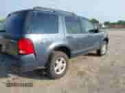 2005 Ford Explorer XLT z VIN 1FMZU73W25UA75010, wystawiony jako IAAI lot #42508037 z przebiegiem 276 352 mil mil oraz . Historia ofert i sprzedaży dostępna na DreamBid. Obrazek 4.