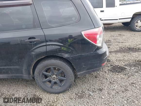 2009 Subaru Forester X z VIN JF2SH61659H701687, wystawiony jako IAAI lot #43322610 z przebiegiem 139 087 mil mil oraz . Historia ofert i sprzedaży dostępna na DreamBid. Obrazek 6.