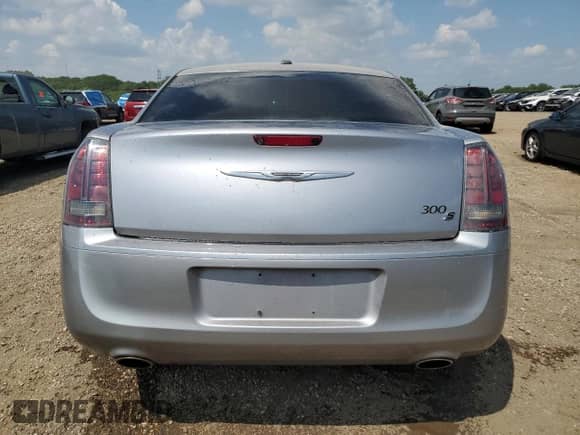 2014 Chrysler 300 S с VIN 2C3CCABGXEH377561, выставлен на аукционе Copart как лот 68300495 с пробегом 89 846 миль миль и Списание • Salvage title. История ставок и продаж доступна на DreamBid. Изображение 6.